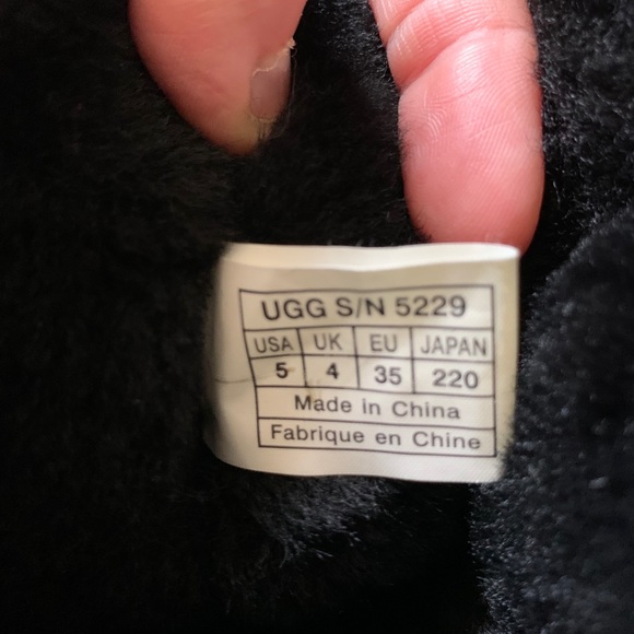 Ugg’s Classic Tall - Picture 4 of 5